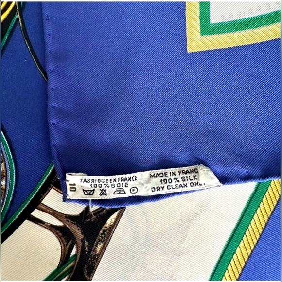 🇫🇷Hermès Scarf Les Voitures a Transformation 100%Silk! size 90×90cm💙💛 - Picture 8 of 11